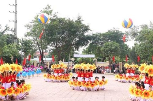 Hơn 1.000 người tham gia Đại hội thể dục - thể thao xã Hòa Phú lần thứ I