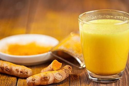 4 nhóm người cần thận trọng khi uống trà nghệ