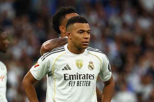 Vài centimet gây tranh cãi ở El Clasico