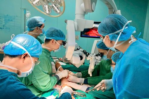 Ca mổ hiếm có tại Bệnh viện Bệnh Nhiệt đới Trung ương