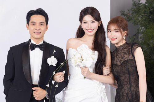 Hòa Minzy được tặng 4 phong bì ở lễ cưới Quỳnh Châu