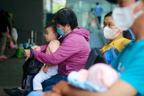 Nhiều người ở TP.HCM mắc bệnh hô hấp, bác sĩ chỉ ra 'thủ phạm'