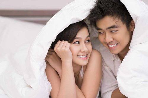 Tại sao phụ nữ thường già hơn nam giới cùng tuổi?
