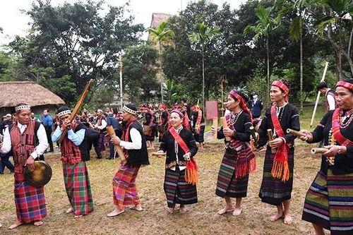 Gắn bảo tồn văn hóa các dân tộc Cao Lan, Bru-Vân Kiều và Khmer với phát triển du lịch