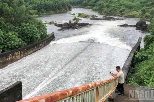 Đà Nẵng: Hồ thủy lợi lớn nhất miền trung bắt đầu xả lũ