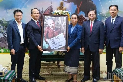 Đoàn công tác của Thường trực Thành ủy Đà Nẵng thăm, chào xã giao lãnh đạo tỉnh Attapue (Lào)