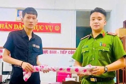 Nhặt đươc hung khí đem nộp Công an