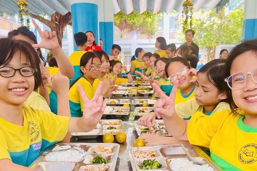 Giám sát hoạt động bán trú tại Trường Tiểu học Lê Lợi sau sự cố suất ăn
