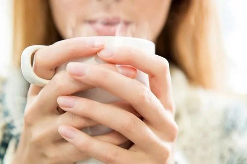 Uống gì để không 'khát nước' giữa mùa hanh khô?