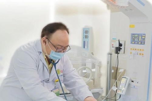 Bé trai sinh non 32 tuần vượt qua nguy cơ suy hô hấp
