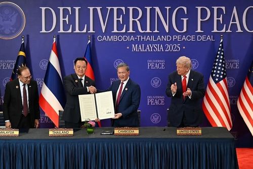 Ảnh ấn tượng: Quốc vương Anh công du đất thánh, EU-Ai Cập trong bước đi đầu tiên, Thái Lan-Campuchia bắt tay hòa bình