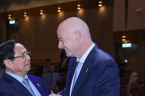 FIFA muốn mở học viện bóng đá tại Việt Nam