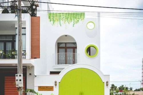 Ngôi nhà nổi bật với màu xanh lá