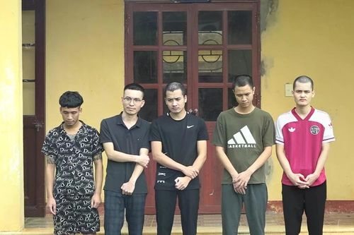 Tạm giam 5 đối tượng, thu hàng trăm nghìn file dữ liệu giả mạo