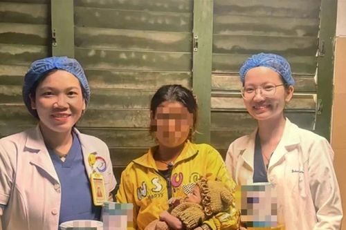 Bé 5 ngày tuổi bị thủng dạ dày vì được mẹ cho ăn cơm