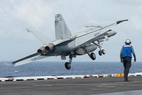 Tiêm kích F/A-18F và trực thăng MH-60R của Hải quân Mỹ rơi ở Thái Bình Dương