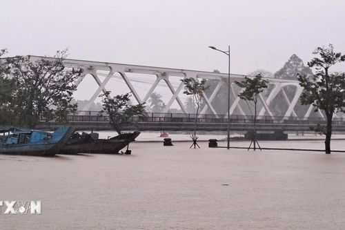 Huế: Lũ trên sông Hương vượt báo động 3 gây ngập lụt diện rộng