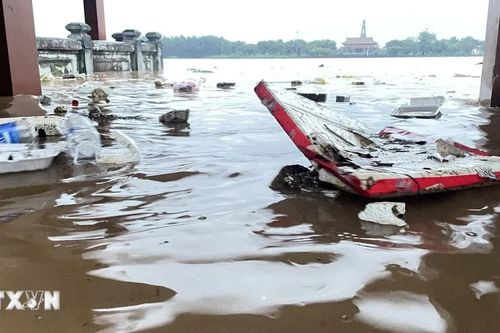Quảng Trị, Quảng Ngãi, Huế nước ngập mênh mông vì lũ trên các sông lên cao