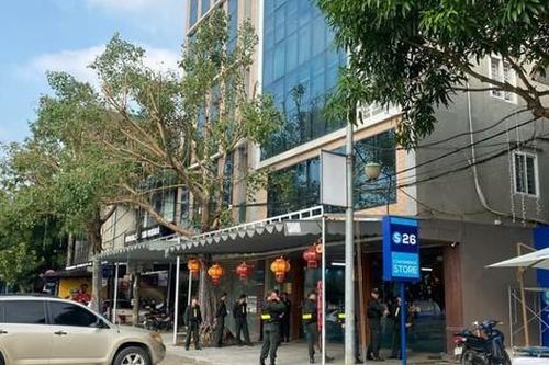 Hàng chục cảnh sát xuất hiện phong tỏa, khám xét nhà đại gia khét tiếng ở xứ Thanh
