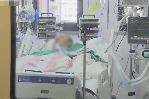 Người đàn ông 62 tuổi qua đời vì ung thư, bác sĩ cảnh báo 3 thói quen 'tai hại'
