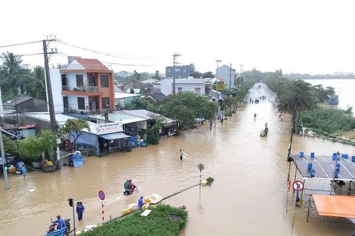 Lũ gây chia cắt, cô lập hơn 2.000 hộ dân ở Đà Nẵng