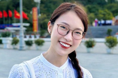 Bộ sưu tập xe sang của MC Khánh Vy