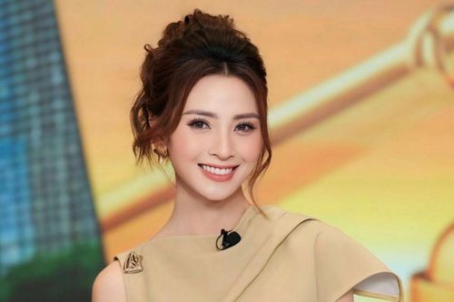Chiếc đồng hồ trị giá 8 chữ số của nữ MC Đường lên đỉnh Olympia