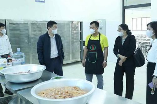 Sau vụ dùng 'thịt ôi, cá ươn': Hà Nội chỉ đạo rà soát toàn bộ công tác tổ chức bữa ăn bán trú