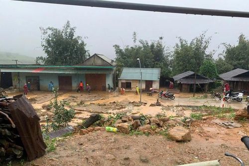 Quảng Ngãi: Mưa lũ gây cô lập gần 500 hộ dân ở xã Đăk Plô