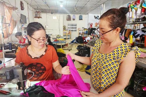 Khởi nghiệp từ chiếc máy may cũ
