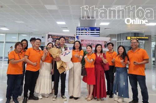 Chào đón 'nhà leo núi' Đoàn Thanh Tùng trở về sau chung kết Đường lên đỉnh Olympia