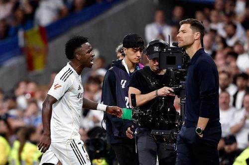 Real Madrid 2-1 Barcelona: Vinicius giận dữ, Yamal bị quát