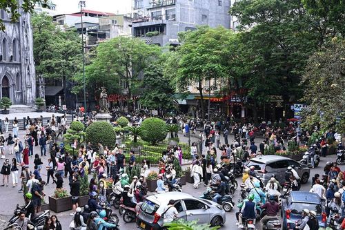 Nhà thờ Lớn Hà Nội: Trải nghiệm mùa thu độc đáo giữa phố cổ