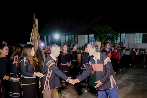 Người Ê đê gìn giữ văn hóa bên dòng Sêrêpôk