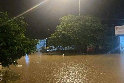 Mưa lớn gây ngập, chia cắt Quốc lộ 20 đoạn qua Lâm Đồng