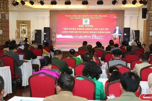 Tập huấn nhân rộng mô hình CLB Liên thế hệ tự giúp nhau