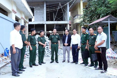 Quân khu 1: Kiểm tra tiến độ xây dựng nhà ở bán trú tại xã Sảng Mộc