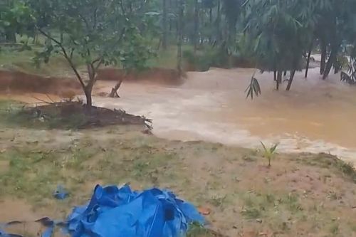Phú Bài sơ tán 55 hộ dân ra khỏi khu vực sạt lở