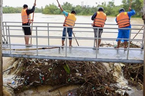 Hơn 200 cán bộ, chiến sĩ tham gia khắc phục hậu quả mưa lũ, ngập úng tại Đà Nẵng