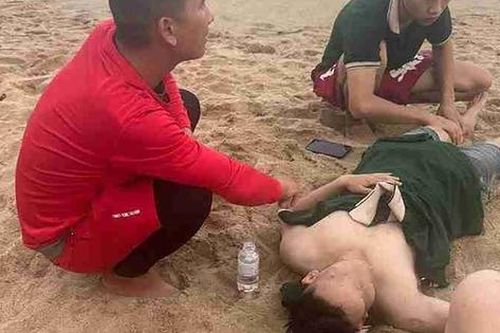 Nha Trang: Liên tục cứu nạn thành công nhiều người tắm biển bị sóng cuốn