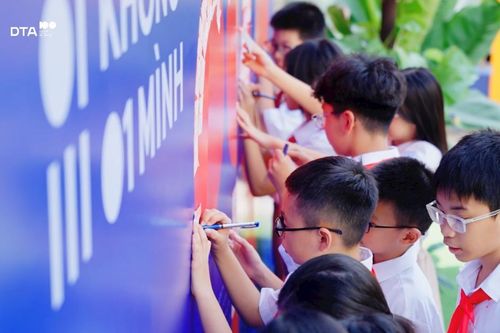 Lần đầu tiên người dân được trải nghiệm thực tế 'nguy cơ trực tuyến' trong Ngày hội 'Không Một Mình'