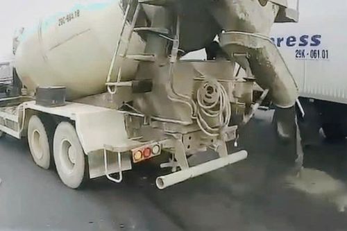 Xử lý tài xế xe bồn vừa đi vừa xả bê tông ra đường