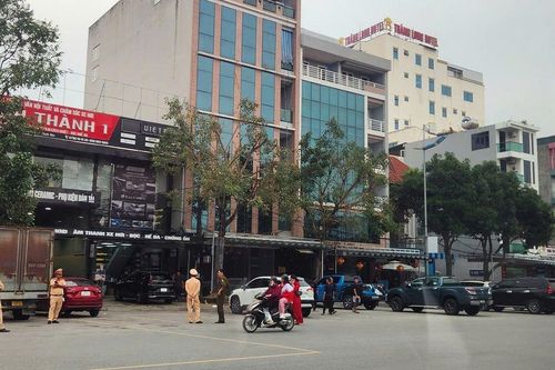 Cảnh sát xuất hiện tại nhà riêng một doanh nhân có tiếng ở Thanh Hóa, hiện trường thế nào?