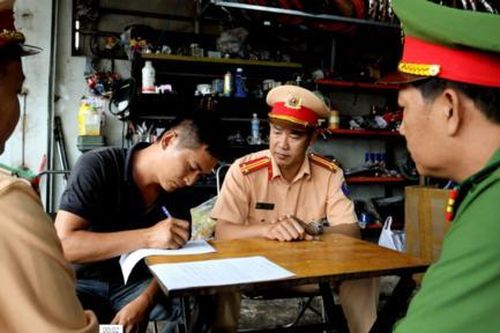 Ngăn chặn tình trạng 'độ xe', sử dụng hung khí nguy hiểm