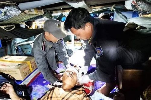 Tàu Kiểm ngư KN-219 kịp thời cấp cứu ngư dân bị nạn trên biển