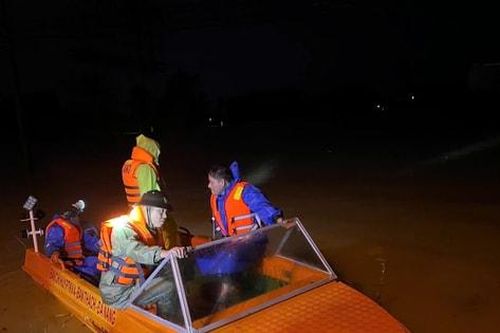Công an Đà Nẵng cứu được nhiều người dân trong lũ dữ