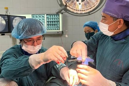 Thoát nguy cơ liệt sau cú ngã đập vùng gáy