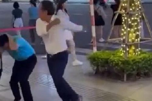 Tạm giữ người đàn ông tấn công tài xế sau va chạm giao thông ở Nha Trang
