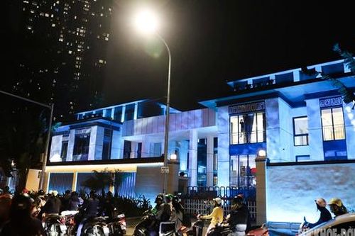 Nhà hoang giữa phố 'lột xác' ngoạn mục