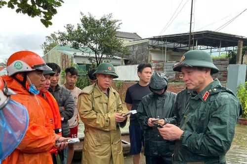 Tư lệnh Quân khu 5 kiểm tra, chỉ đạo công tác ứng phó mưa lũ tại Đà Nẵng